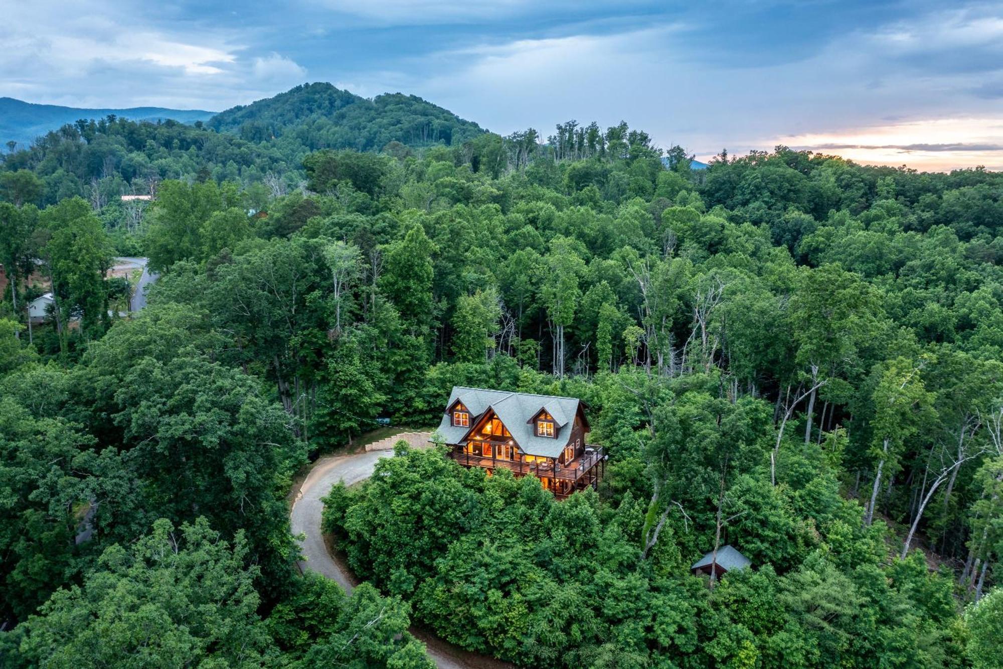 The Solstice - Amenities Galore Mountain Retreat Gatlinburg Exterior photo